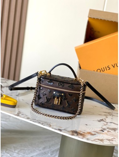 LOUIS VUITTON VANITY CHAIN POUCH LOUIS VUITTON VANITY CHAIN POUCH