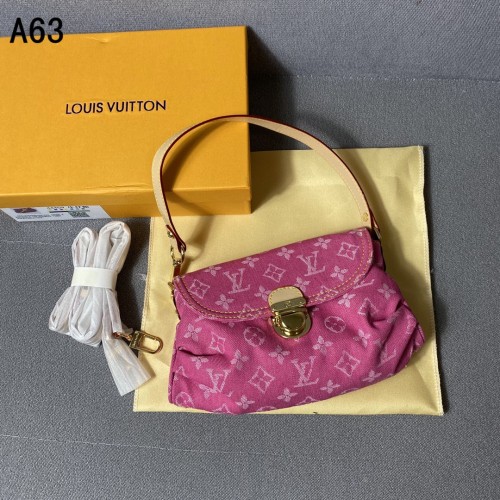 LOUIS VUITTON - FRANÇA. Bolsa de viagem de mão no padrã