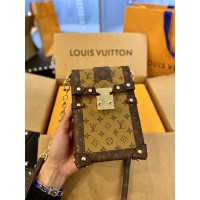 BOLSA LOUIS VUITTON POCHETTE TRUNK