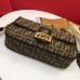 BOLSA FENDI ZUCA BANGUETTE