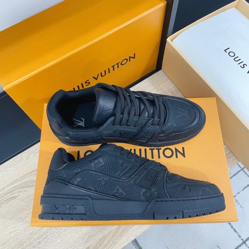 tenis louis vuitton cinza preto vermelho